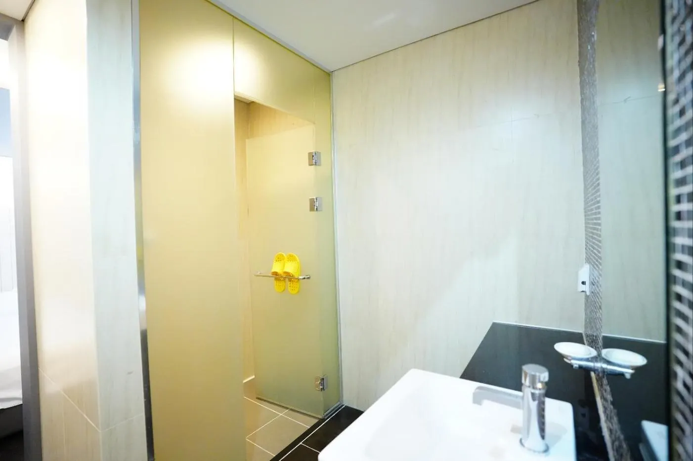 סיאול Shinchon Y Hotel 0*,  קוריאה הדרומית
